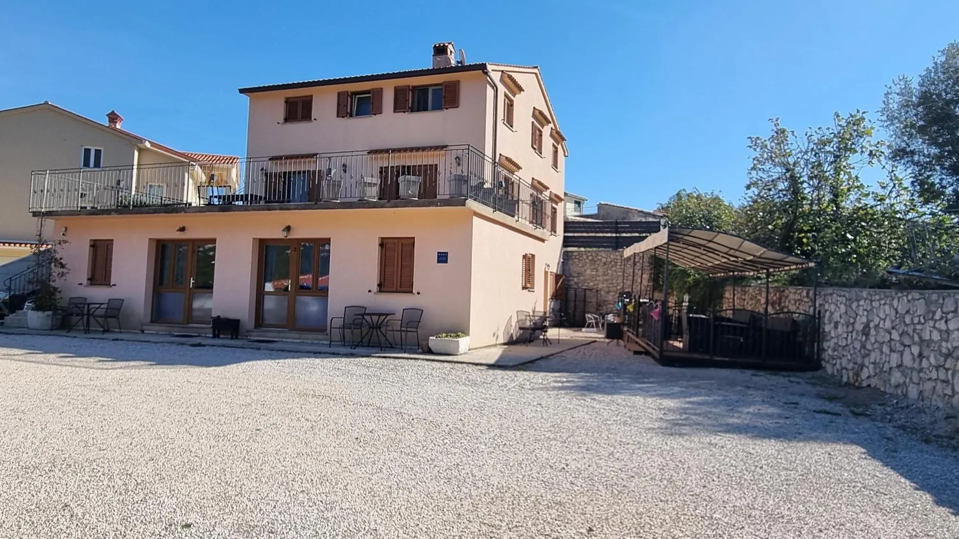 Apartmani Barbara Brsec location